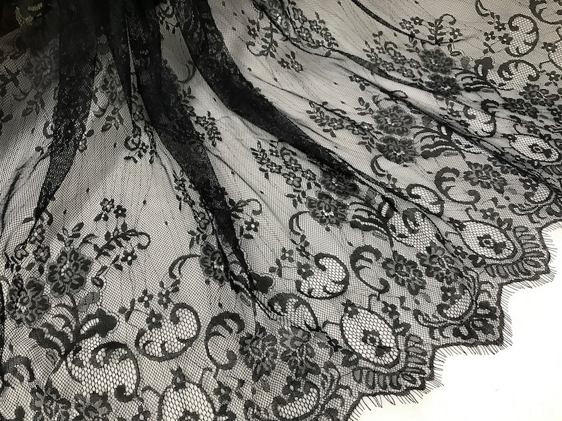 French Chantilly Lace Scalloped Edge