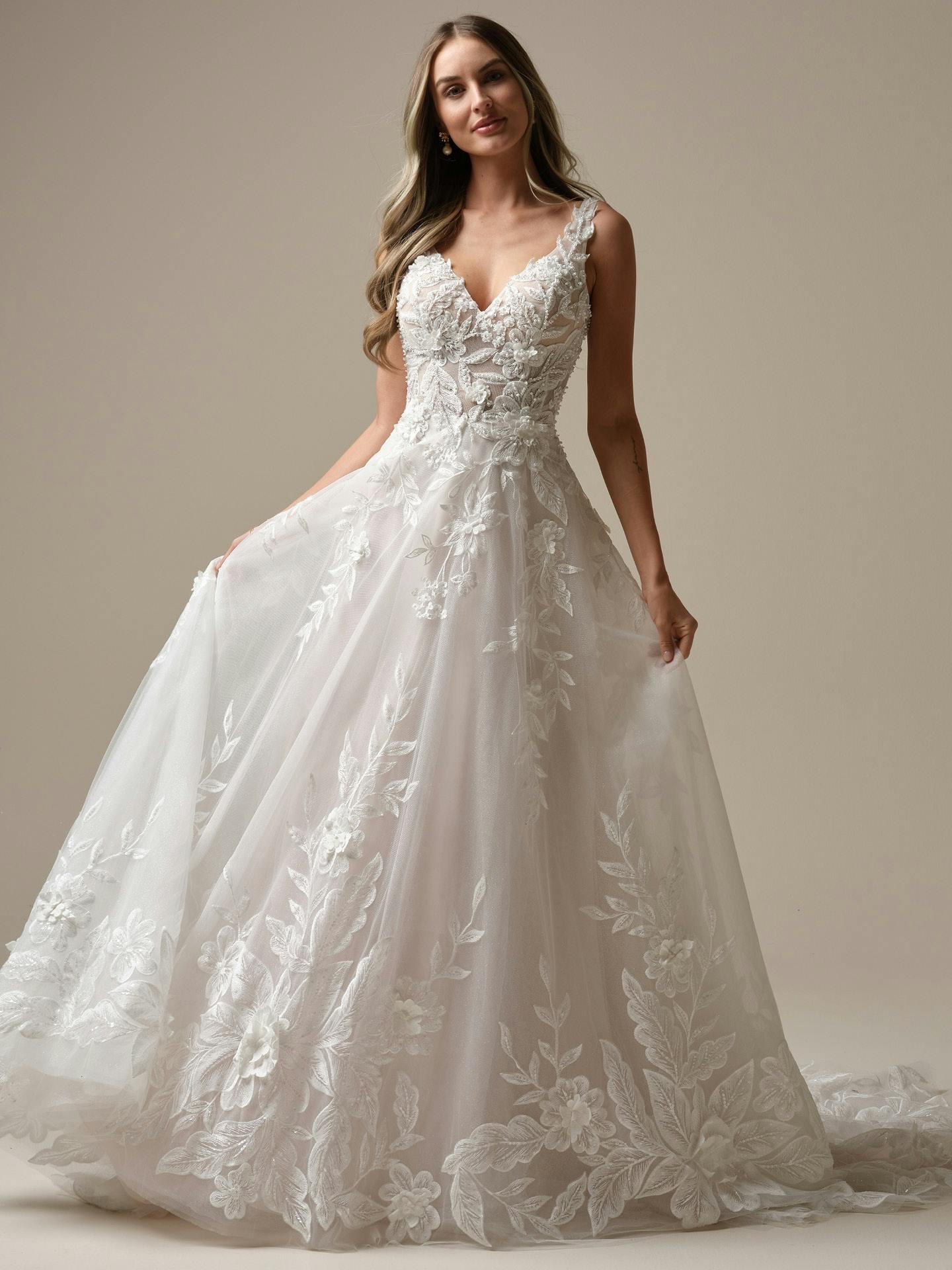 Women's Chantilly Lace Bridal Gown